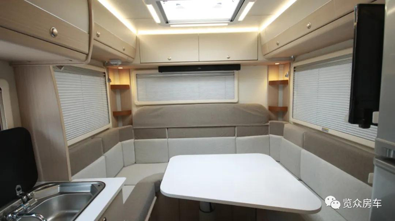 老人孩子房車旅行，選擇這款房車合適