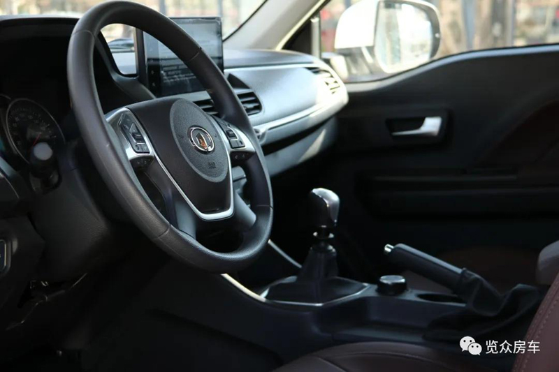 帶老人孩子出行，適合選這款房車