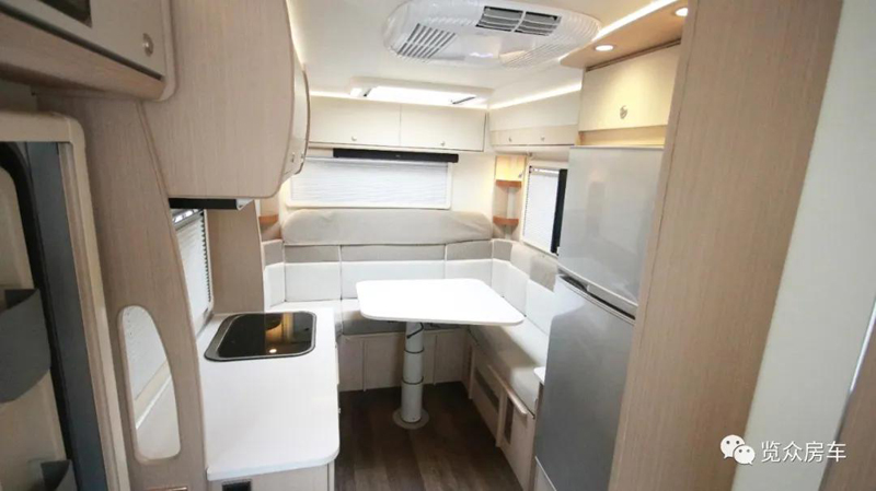 帶老人孩子出行，適合選這款房車