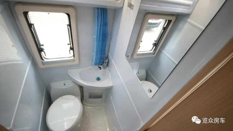 帶老人孩子出行，適合選這款房車