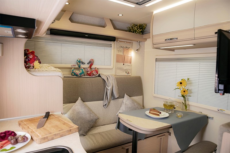 柴油四驅房車，這款還有超大床