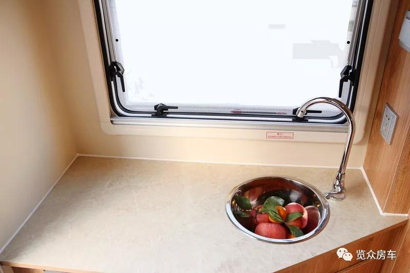 房車還就要選汽油、四驅、兩米大床