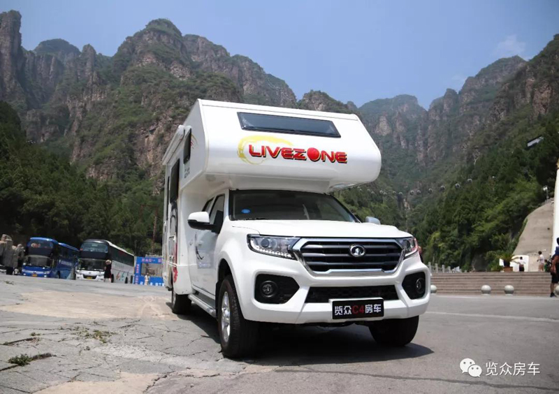 這么大的床,房車上少見,趕緊選 這么大的床,房車上少見,趕緊選