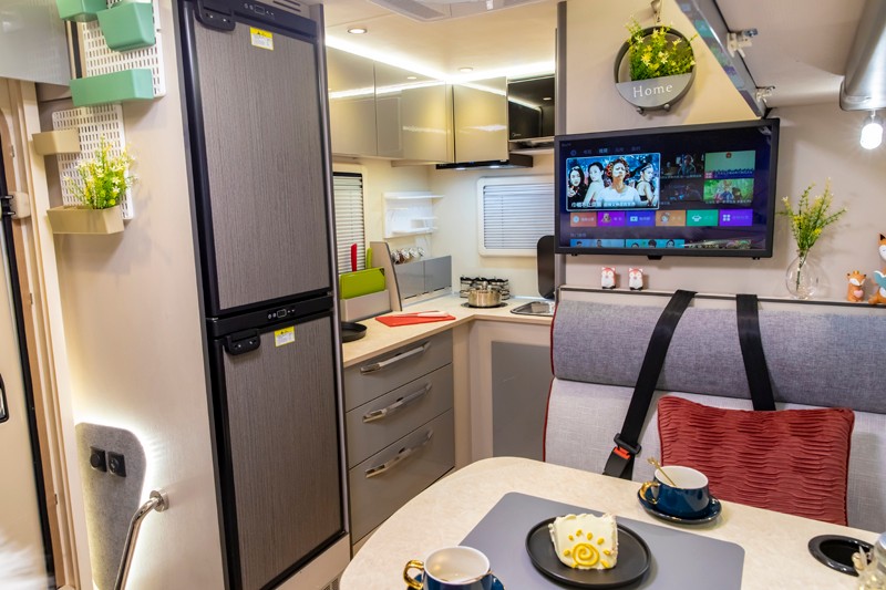 自由炮四驅房車，更自由