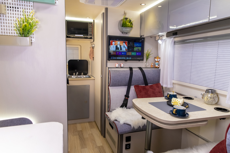 房車旅行，面對(duì)復(fù)雜路況四驅(qū)是必選