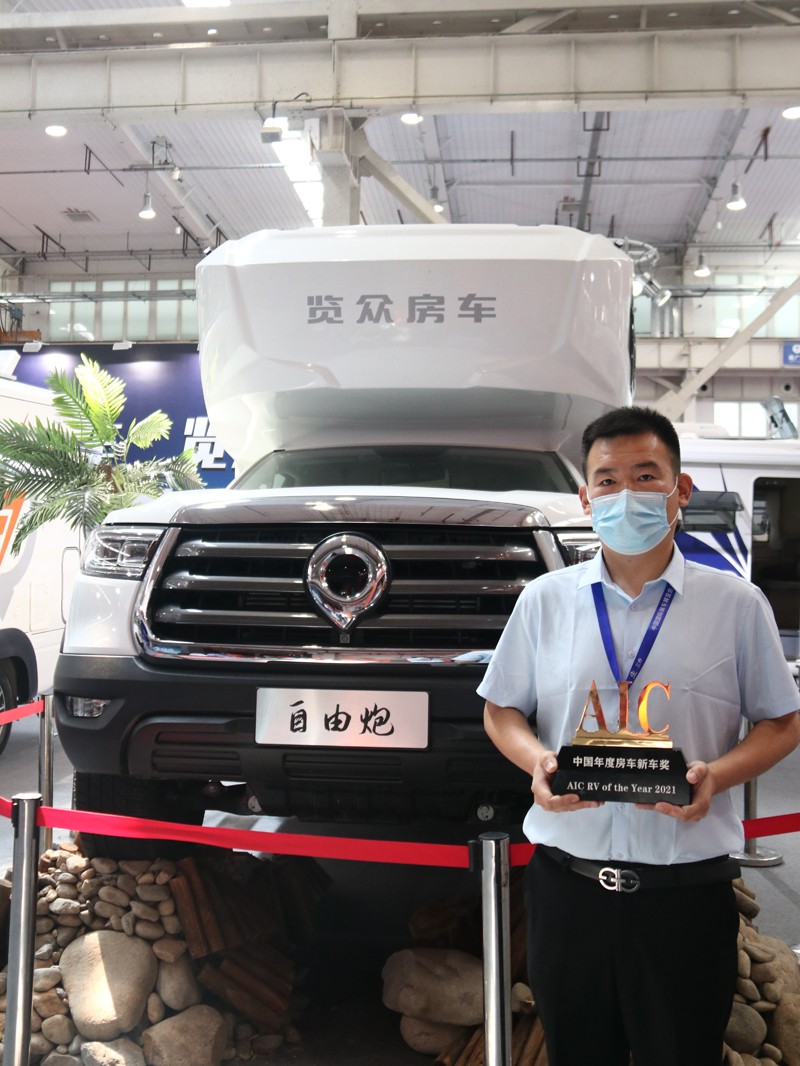 年度新車、自動檔、四驅，能選的房車