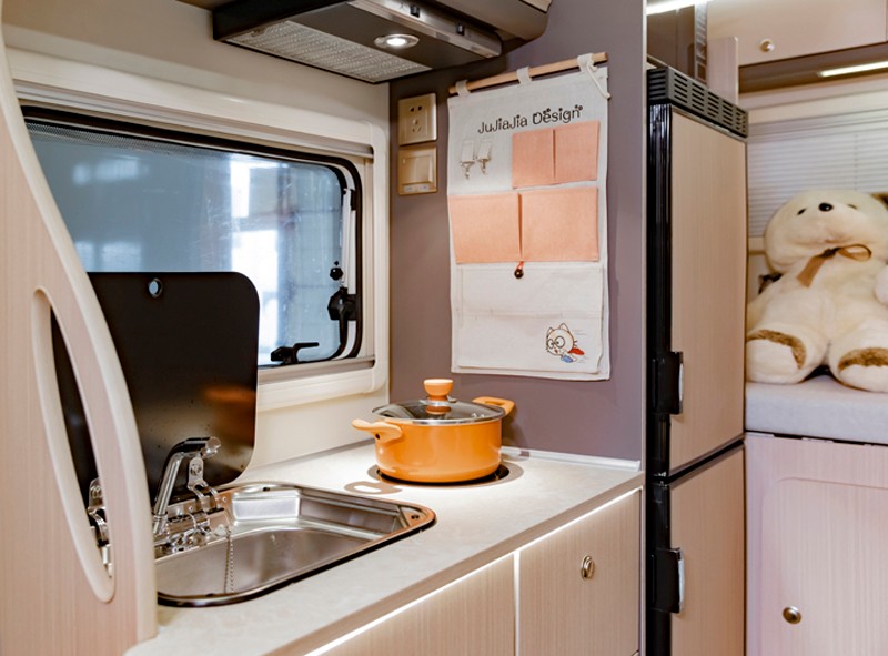 一家四口出行，這款房車非常合適