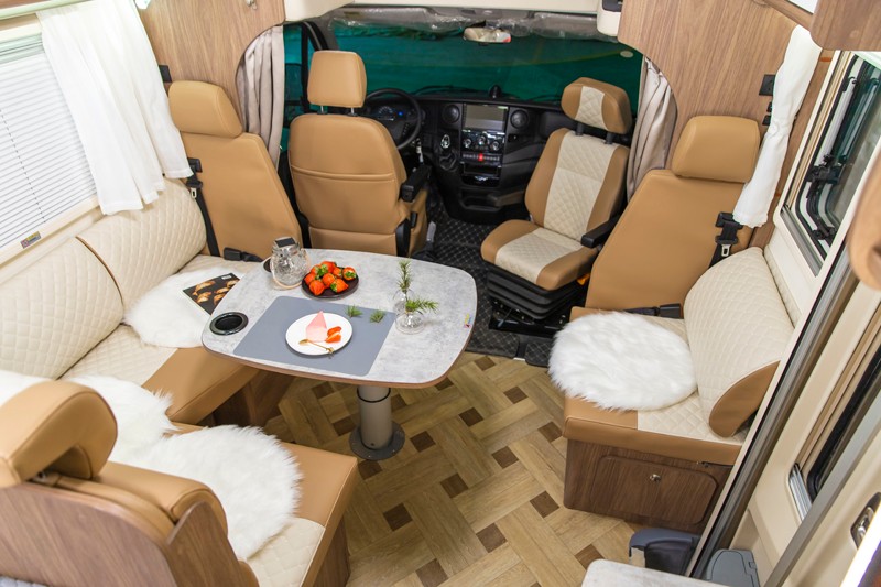 游名城，選房車，這里兩不誤