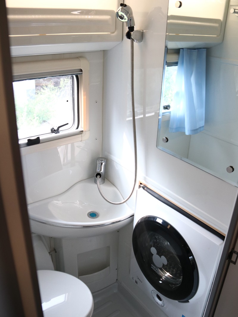 舉國(guó)歡慶，房車出行您一定要注意