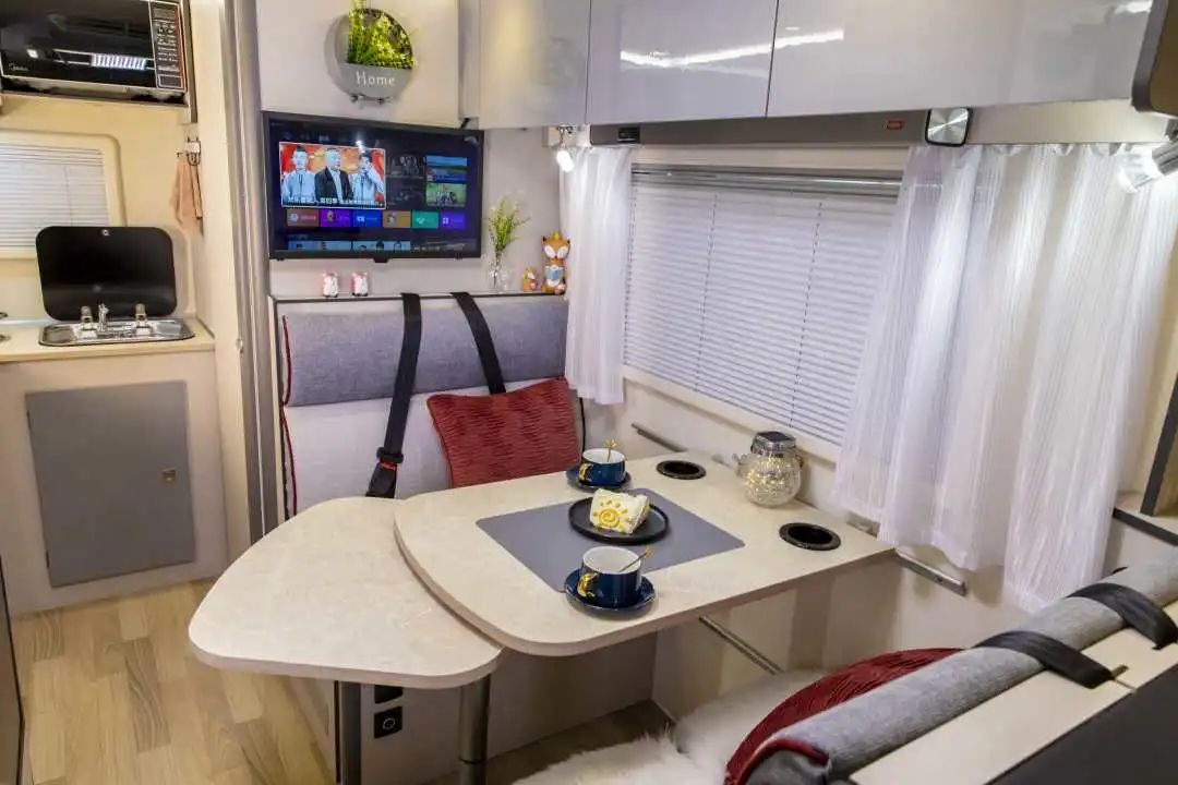 為什么覽眾房車要采用玻璃鋼“三明治”車身結構? 為什么覽眾房車要采用玻璃鋼“三明治”車身結構?