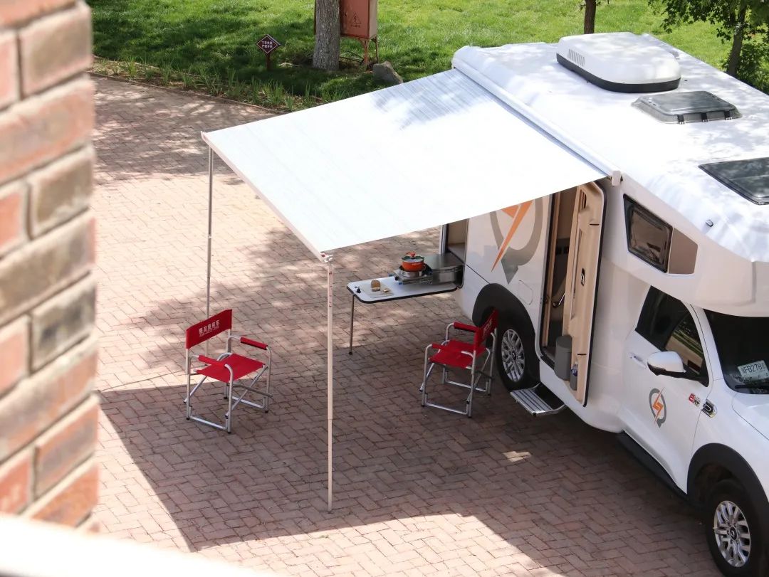 想買輛房車環游中國,該選B型還是C型? 想買輛房車環游中國,該選B型還是C型?