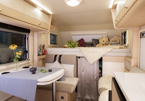 大床、大客廳得房車，四驅、動力好