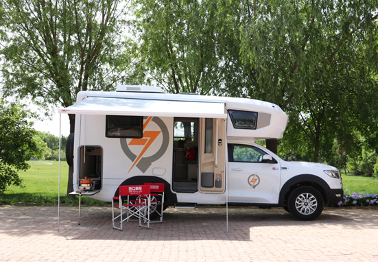 極致動力、四驅越野，樣樣都強，就是這款房車